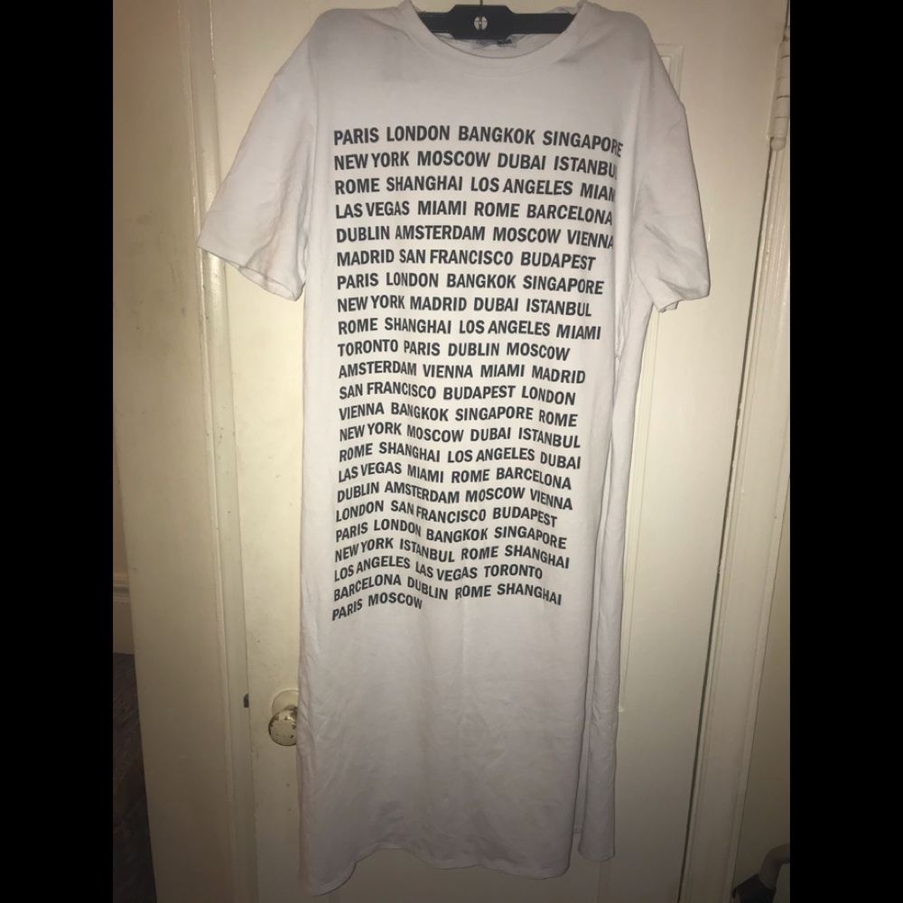 Long graphic tee shirt with splits on sides